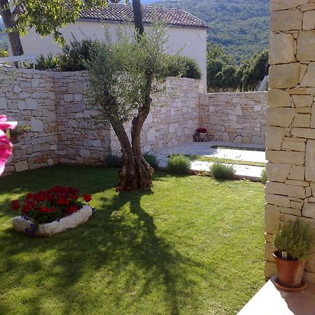 Apartments Villa Ina Brseč المظهر الخارجي الصورة